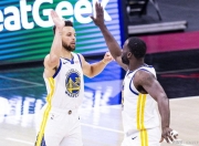 雷蒙最后一攻接球未出手，再调整后高难度三分不中未能绝平的简单介绍