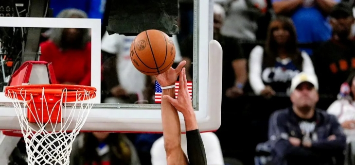 五连败持续！亚历山大三节狂砍32分7篮板，哈登缺阵快的简单介绍