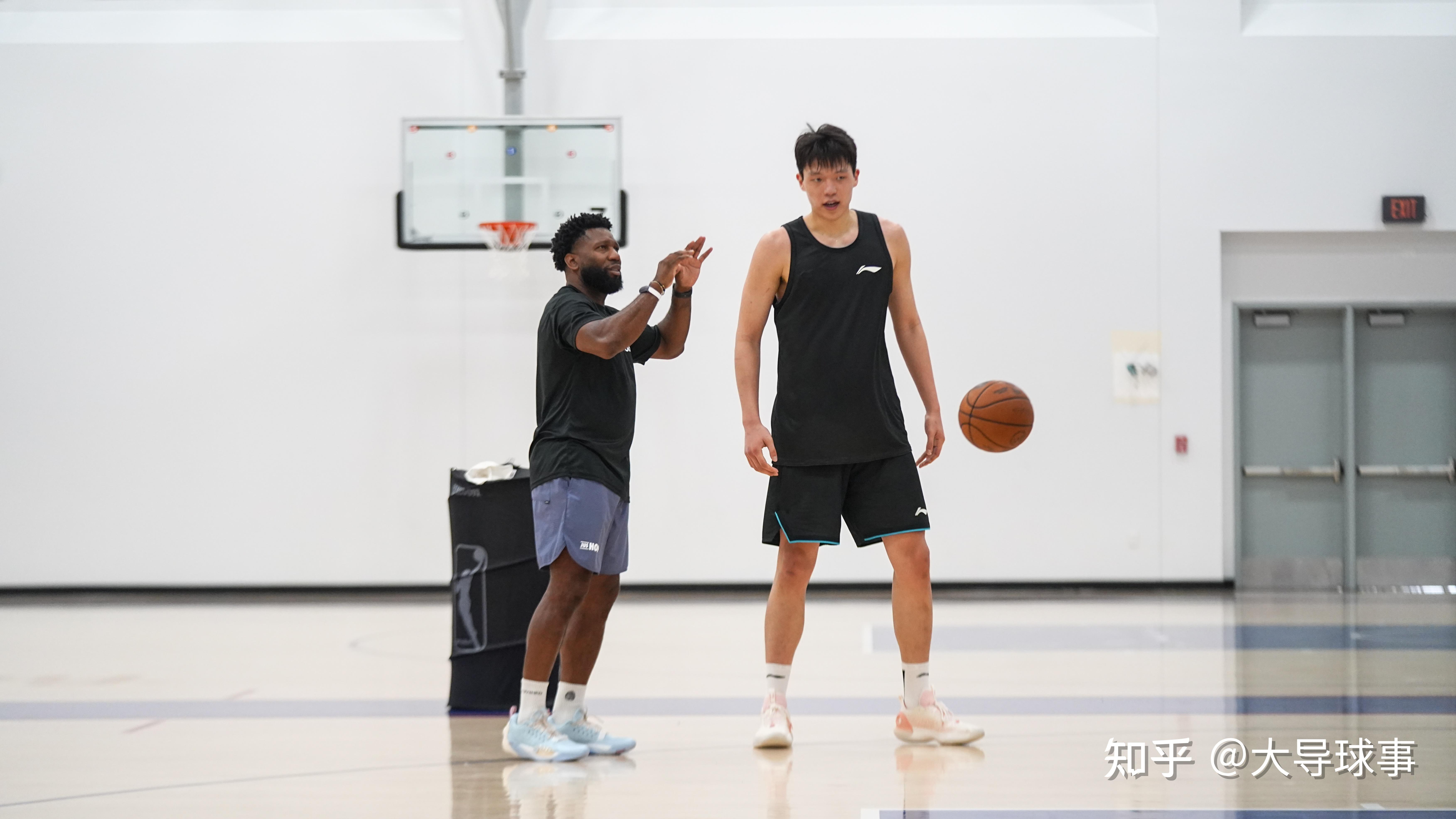 手握41号签！曝勇士上周对杨瀚森进行了选秀前试训的简单介绍