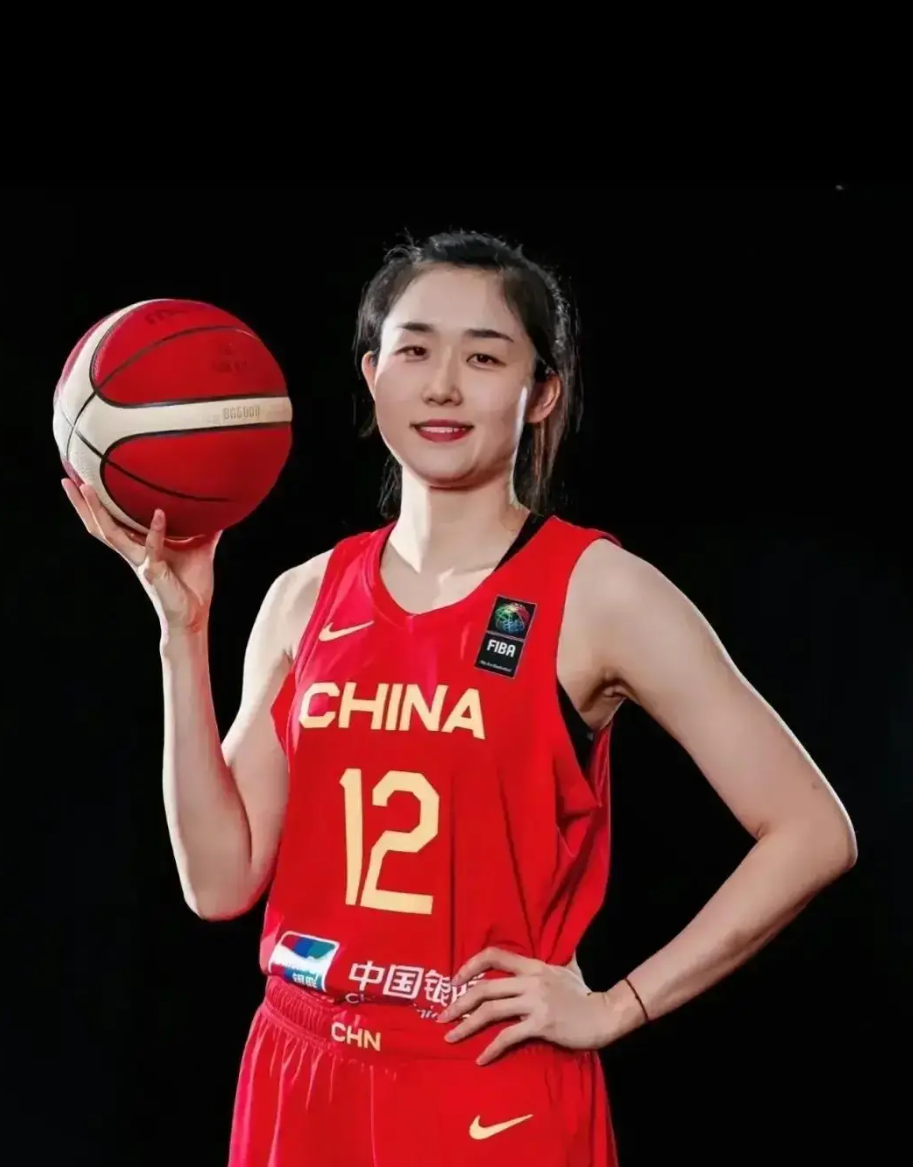 中国女篮平均年龄25.4岁选材着眼于洛杉矶奥运会的简单介绍