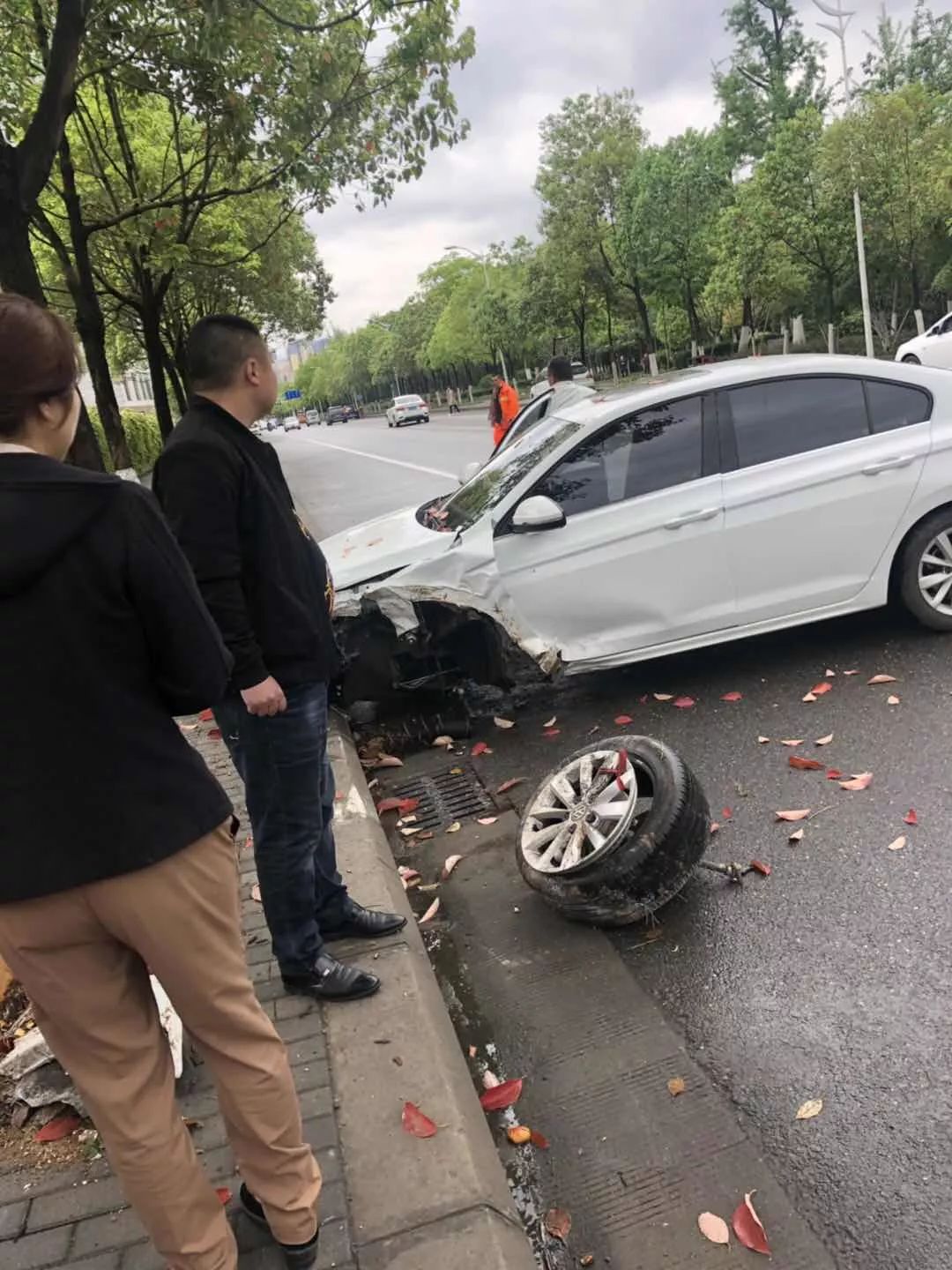 九游体育-关于车祸初步调查结果:若塔是驾驶员存在超速和轮胎问题的信息