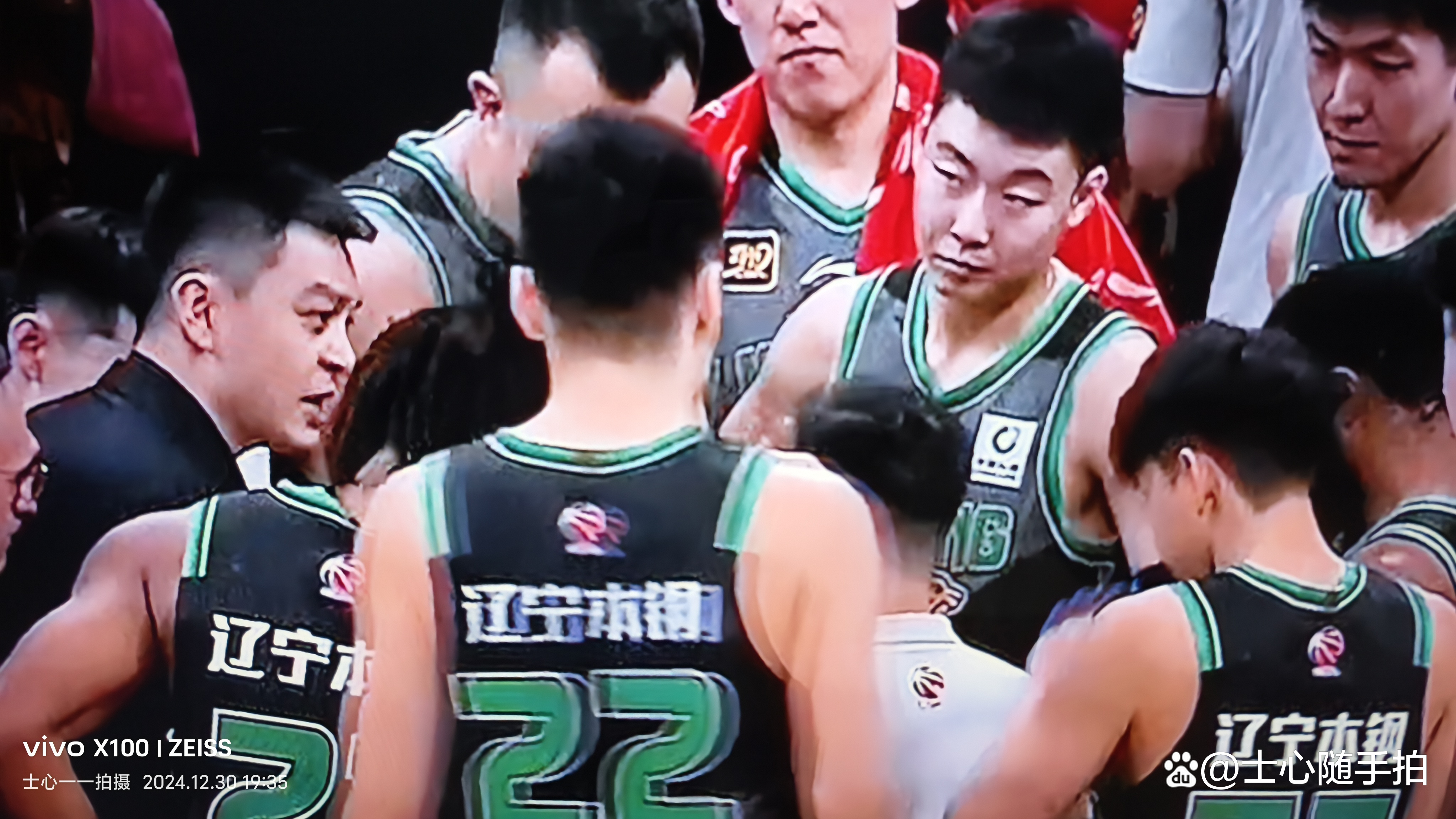 九游体育-辽宁男篮“硬汉”娶回网球界气质女神！甜蜜求婚现场曝光(辽宁男篮引援最新消息)
