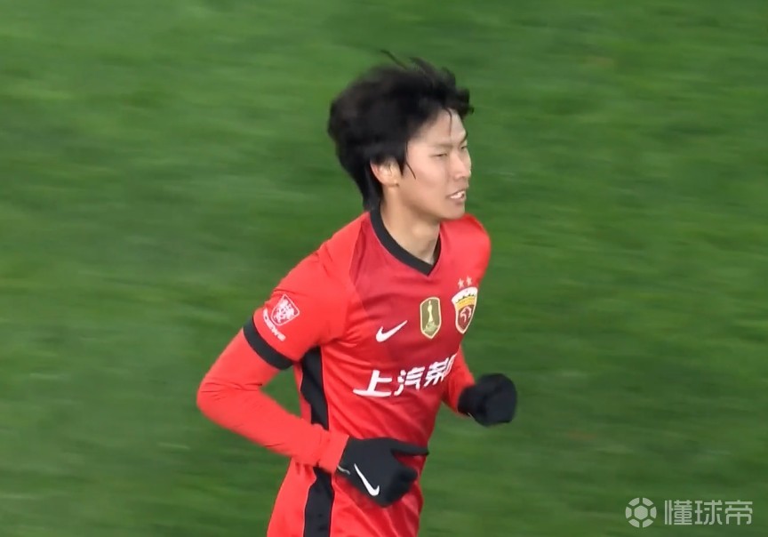 中超-莱昂纳多传射李新翔破门十人海港3-1河南(中超 莱昂纳多)