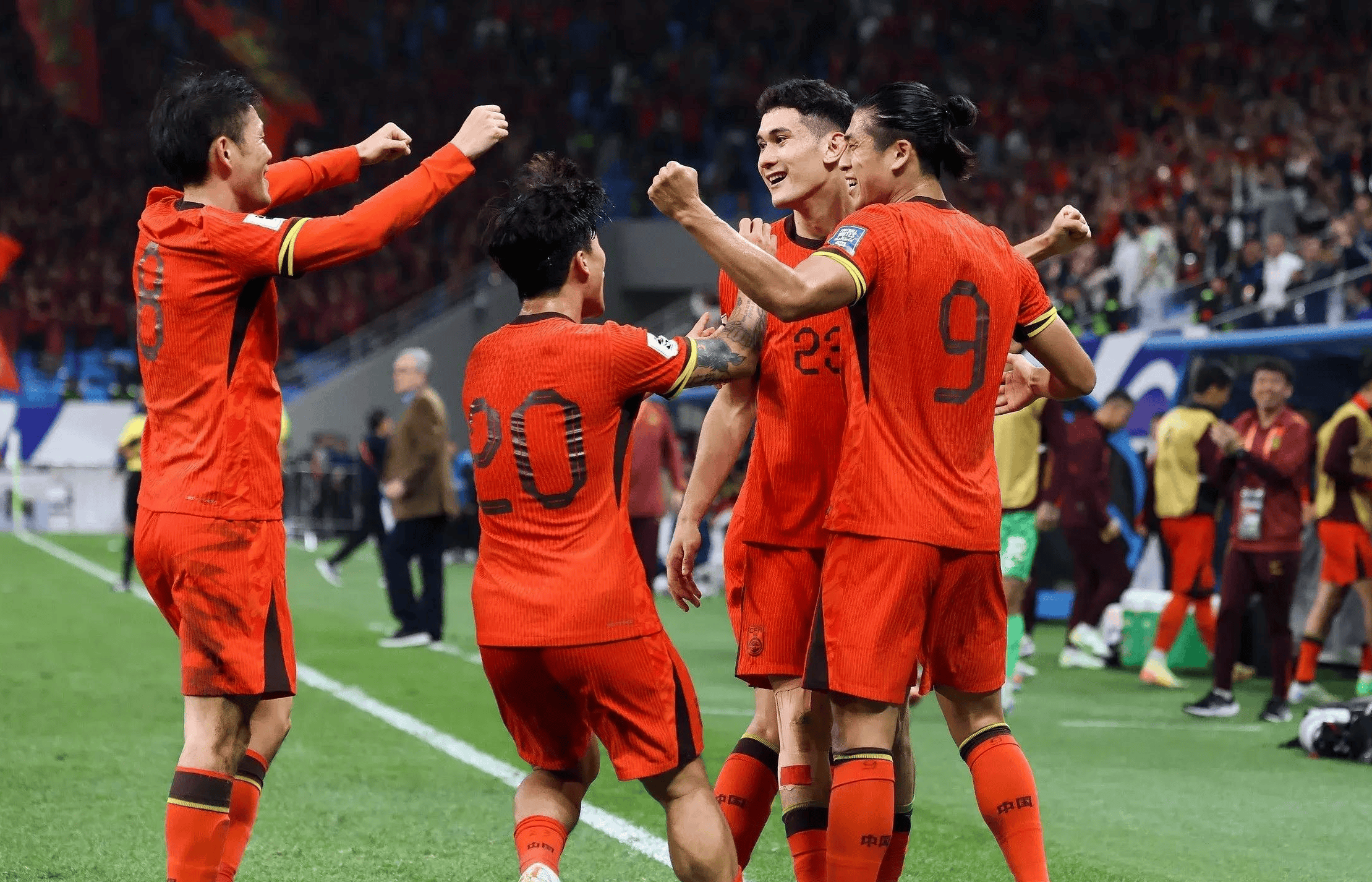 一场2-1绝杀，让中国队争冠起死回生，还送亚洲冠军2连败垫(中国队2胜1平1负)