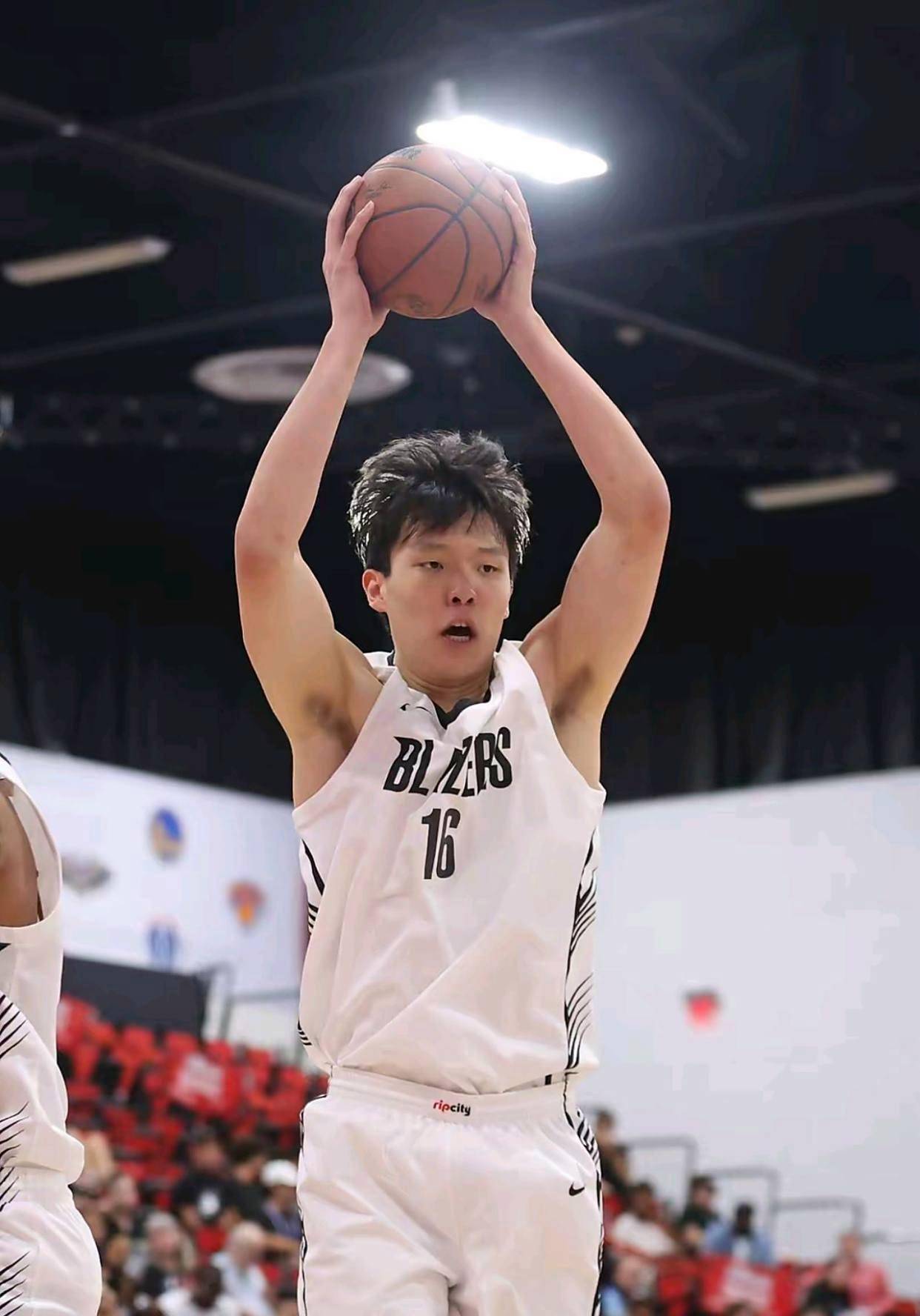 徐杰16+12广东胜天津杨瀚森18+10青岛胜深圳(徐广才案件详情)