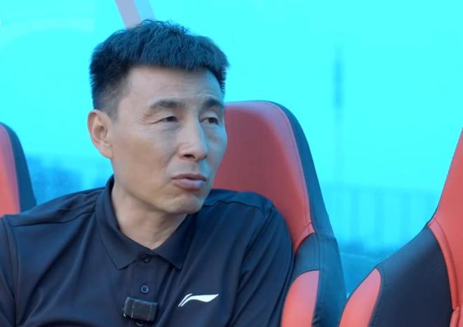 包含国内好球员不愿留洋，去欧洲6千欧留国内赚三百万的词条